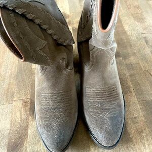 Ariat women’s suede boots size 7.